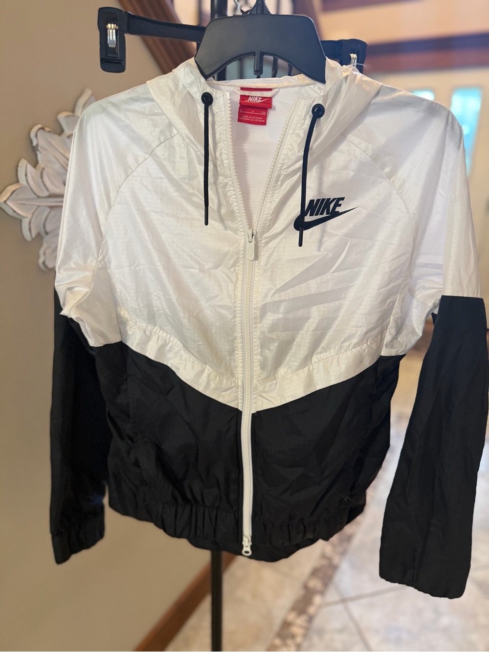 Nike Sportswear Windrunner Black White Hooded Jacket Women’s Small